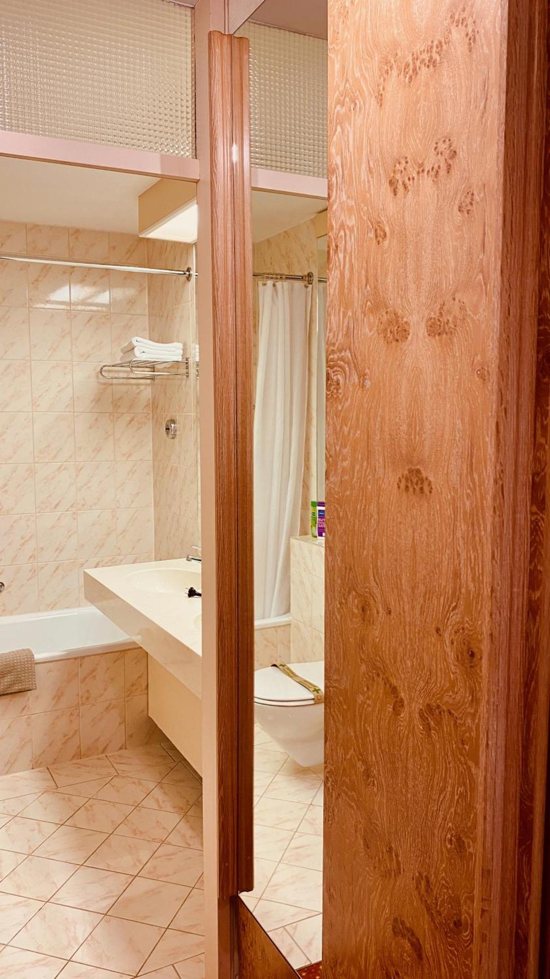 G&p Housing Mit Kueche & Balkon & Highspeed Internet- Comfort Appartement *