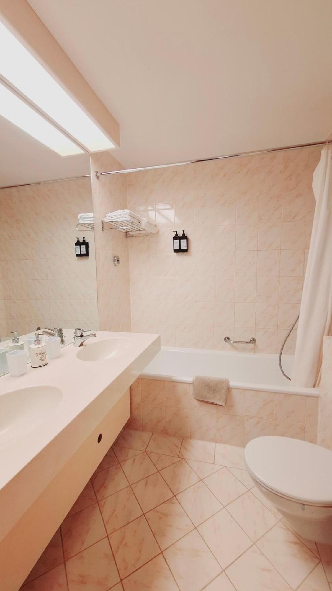 G&p Housing Mit Kueche & Balkon & Highspeed Internet- Comfort *